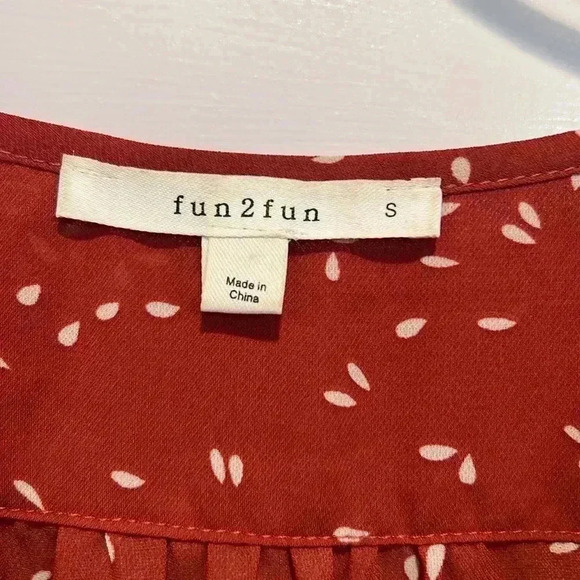 Fun2fun rust colored shirt with a cream colored design size small. - Picture 7 of 11